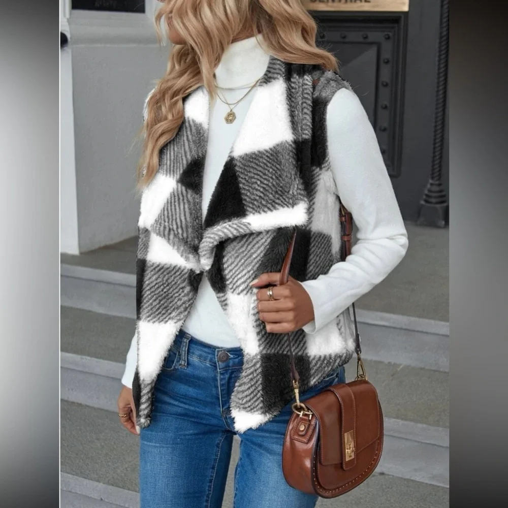Cozy Buffalo plaid open front vest - Picture 1 of 15